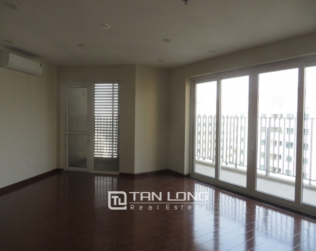 Stunning 2 bedroom apartment in N04 Hoang Dao Thuy for rent, unfurnished status 1
