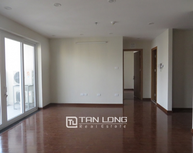 Stunning 2 bedroom apartment in N04 Hoang Dao Thuy for rent, unfurnished status 2