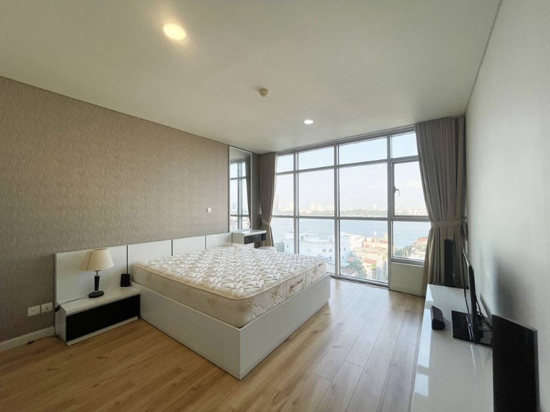 Stunning 2-Bedroom Lake-View Apartment for Rent at Watermark 16