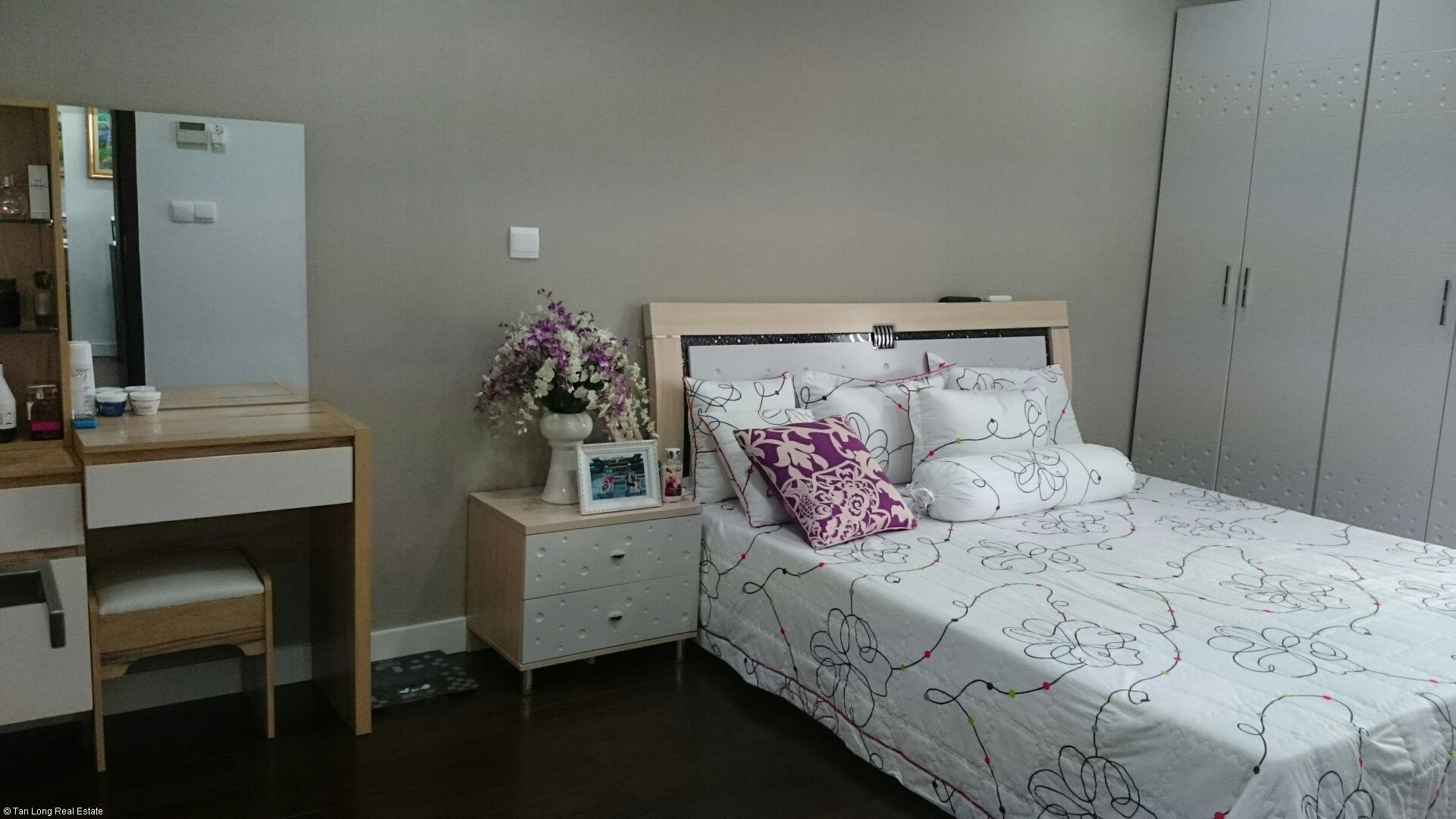 Stunning 3 bedrooms apartment for rent in Lancaster, Nui Truc street, Ba Dinh, Ha Noi 4