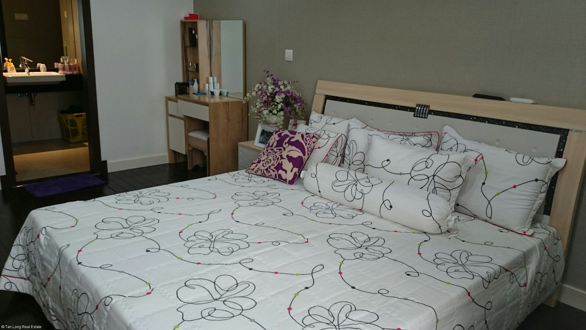 Stunning 3 bedrooms apartment for rent in Lancaster, Nui Truc street, Ba Dinh, Ha Noi 5
