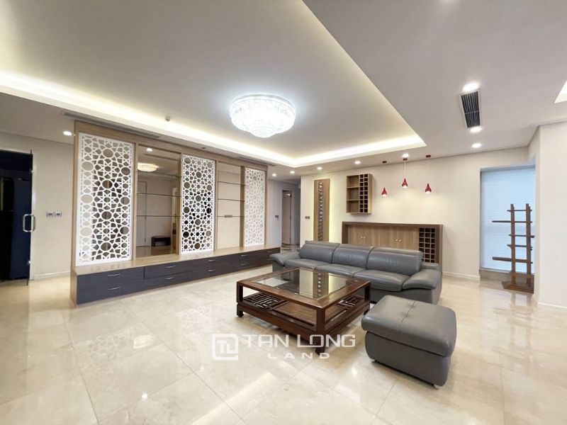 Sumptuous 267SQM apartment for rent in The Link Ciputra 2