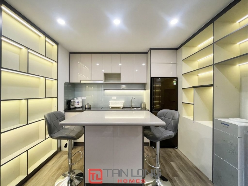 Trendy 01 bedroom apartment for lease in Ling Lang street, Ba Dinh district 5