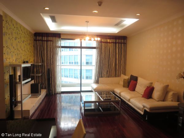 Two-bedroom apartment for rent on 18th floor, Vincom Tower, Ba Trieu Street, Hai Ba Trung District 1
