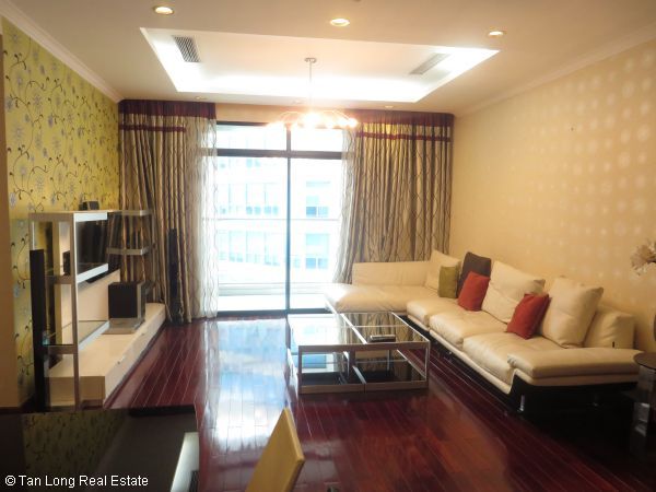 Two-bedroom apartment for rent on 18th floor, Vincom Tower, Ba Trieu Street, Hai Ba Trung District 2