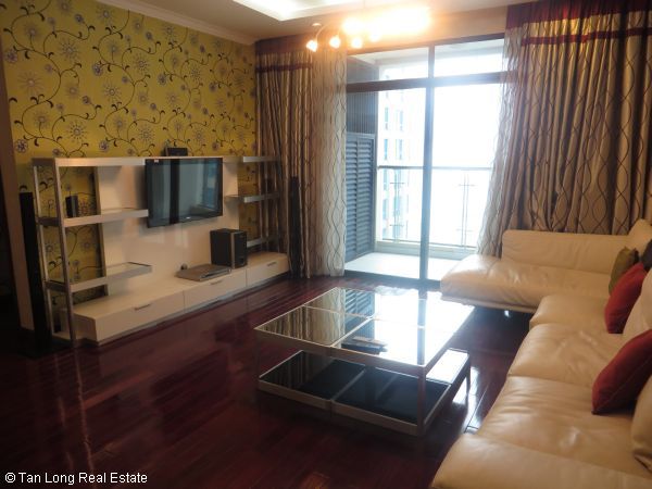 Two-bedroom apartment for rent on 18th floor, Vincom Tower, Ba Trieu Street, Hai Ba Trung District 3