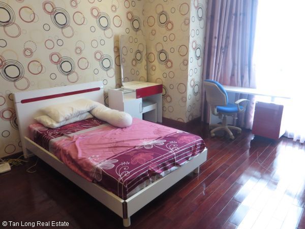 Two-bedroom apartment for rent on 18th floor, Vincom Tower, Ba Trieu Street, Hai Ba Trung District 7