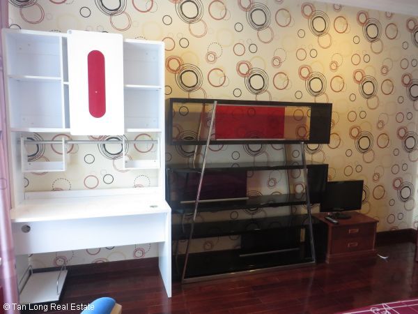 Two-bedroom apartment for rent on 18th floor, Vincom Tower, Ba Trieu Street, Hai Ba Trung District 9