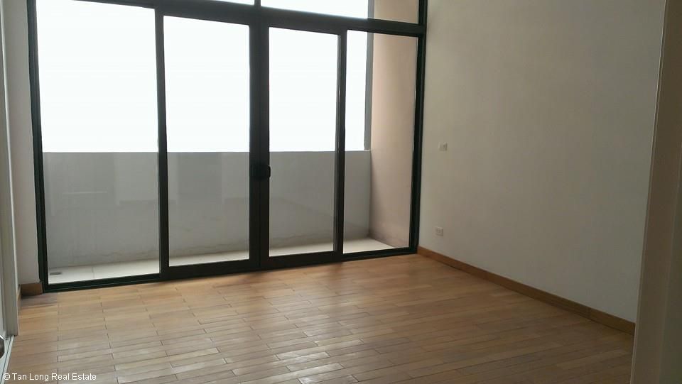 Unfurnished 3 bedroom apartment for rent at Dolphin Plaza 1