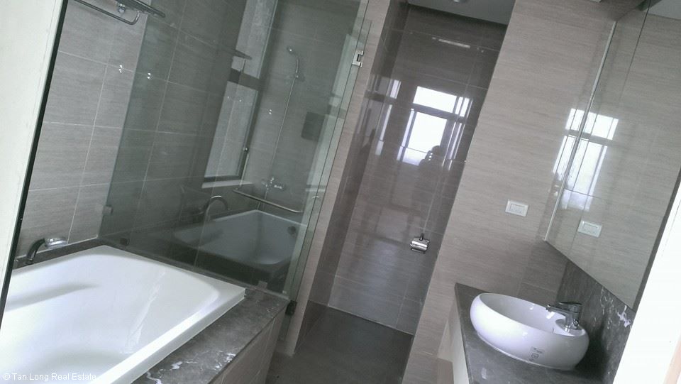 Unfurnished 3 bedroom apartment for rent at Dolphin Plaza 3