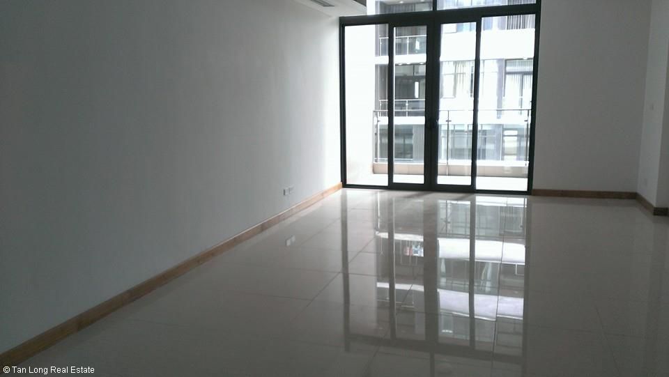 Unfurnished 3 bedroom apartment for rent at Dolphin Plaza 4