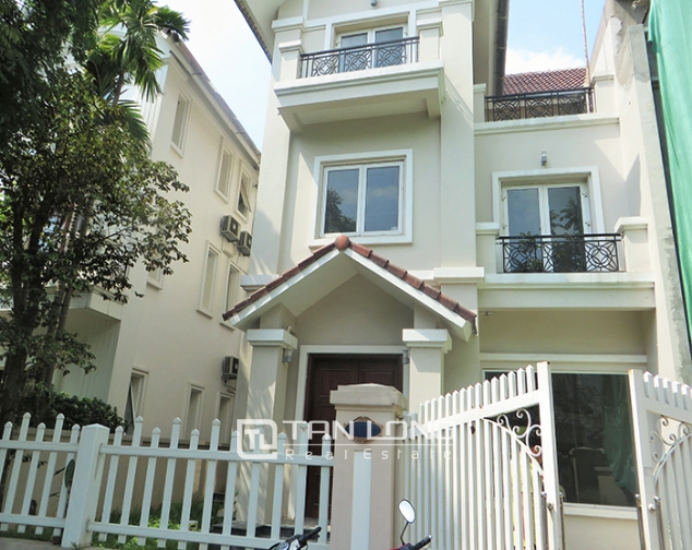 Unfurnished 3 bedroom villa for rent in Hoa Sua, Vinhomes Riverside, Long Bien dist 1