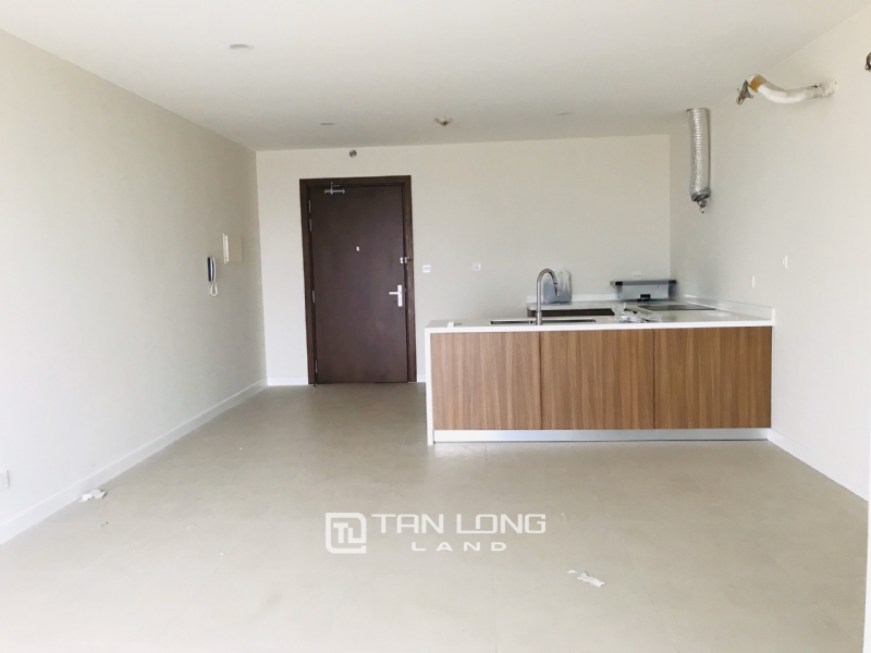 Unfurnished apartment for rent in Kosmo Tay ho 1