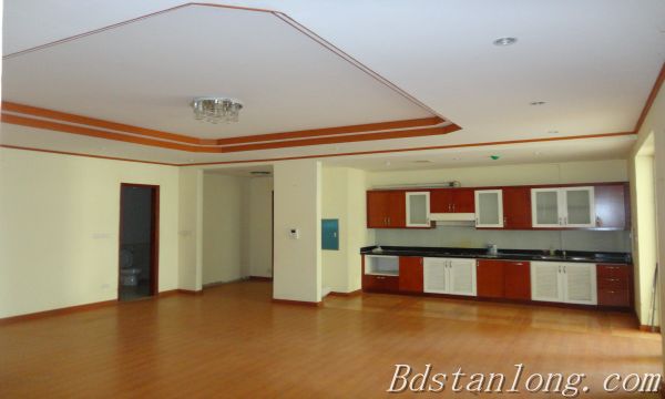 Unfurnished apartment rental at 25T2 Trung Hoa Nhan Chinh urban