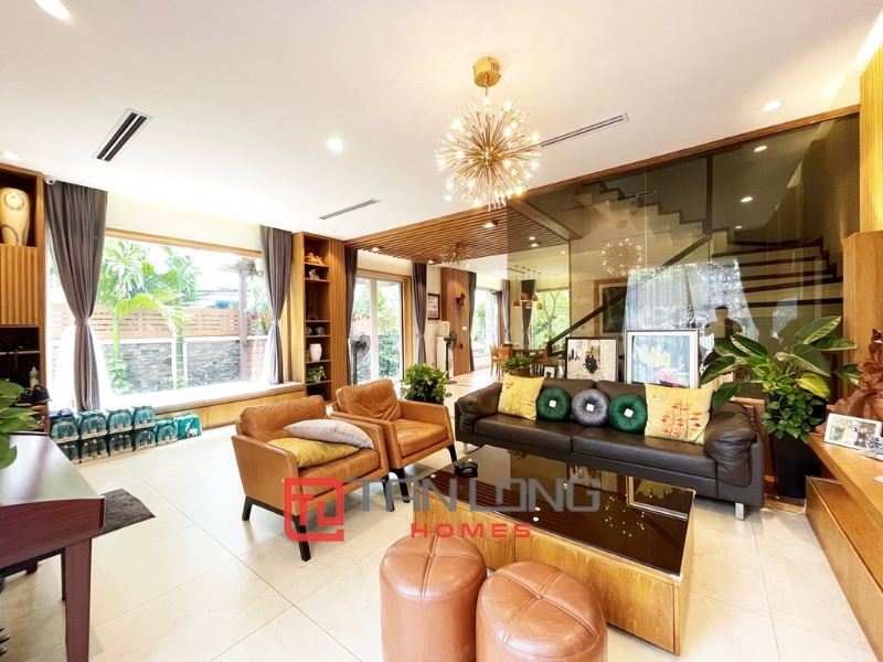 Uniquely designed duplex villa for rent in Vinhomes Riverside 3