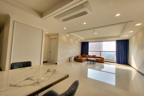 Vast apartment for rent in Starlake Tay Ho