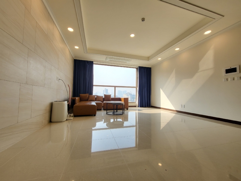 Vast apartment for rent in Starlake Tay Ho 3