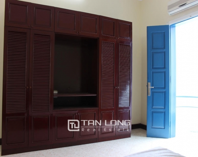 Villa for rent in Ton Duc Thang, Dong Da district, 4 storeys, full of modern furniture 10