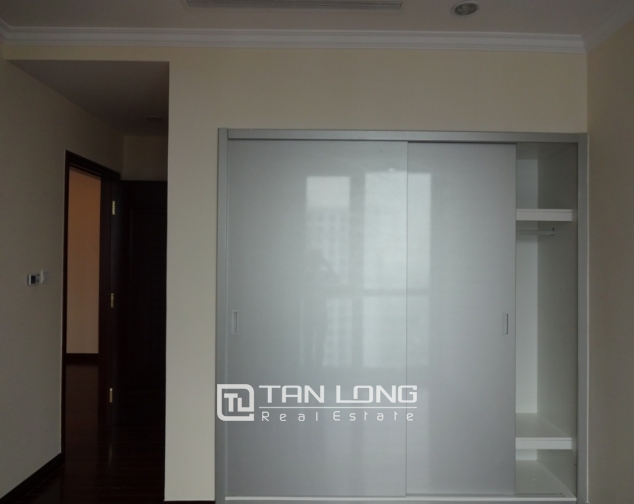 Vinhomes Royal City Hanoi: 2 bedroom apartment for sale, high floor situation 8