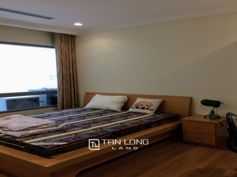 Warmish Apartment with 3 Bedrooms for rent in Vinhomes Nguyen Chi Thanh 2