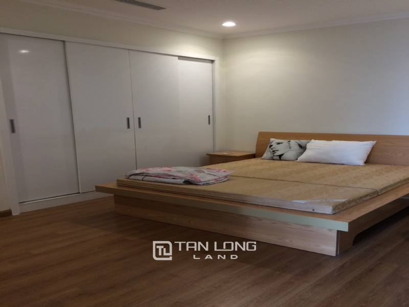 Warmish Apartment with 3 Bedrooms for rent in Vinhomes Nguyen Chi Thanh 3
