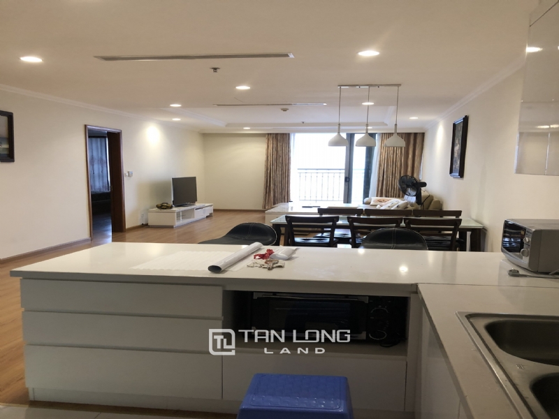 Warmish Apartment with 3 Bedrooms for rent in Vinhomes Nguyen Chi Thanh 6