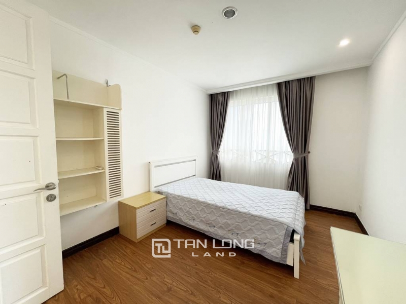 Well equipped 4 - bedroom apartment for rent in G3 Ciputra 12