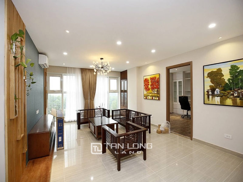 Well furnished apartment for rent ịn L4 Ciputra 1