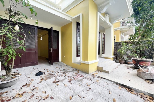 Well - renovated villa for rent in Ciputra D3 block