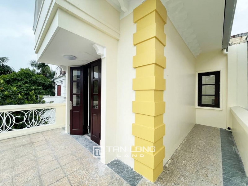 Well - renovated villa for rent in Ciputra D3 block 28
