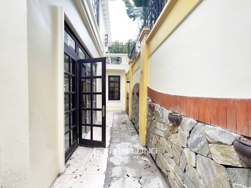 Well - renovated villa for rent in Ciputra D3 block 30