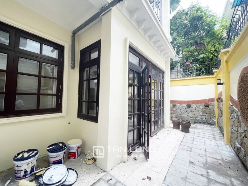 Well - renovated villa for rent in Ciputra D3 block 31