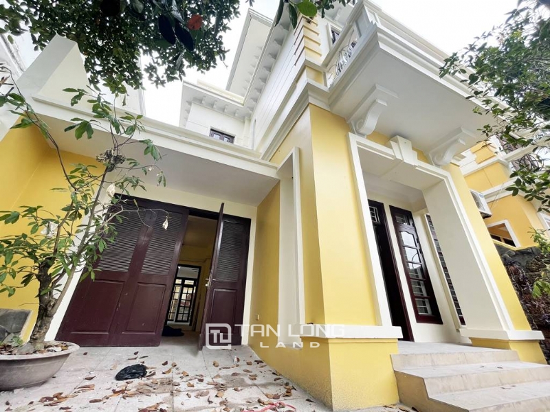 Well - renovated villa for rent in Ciputra D3 block 1