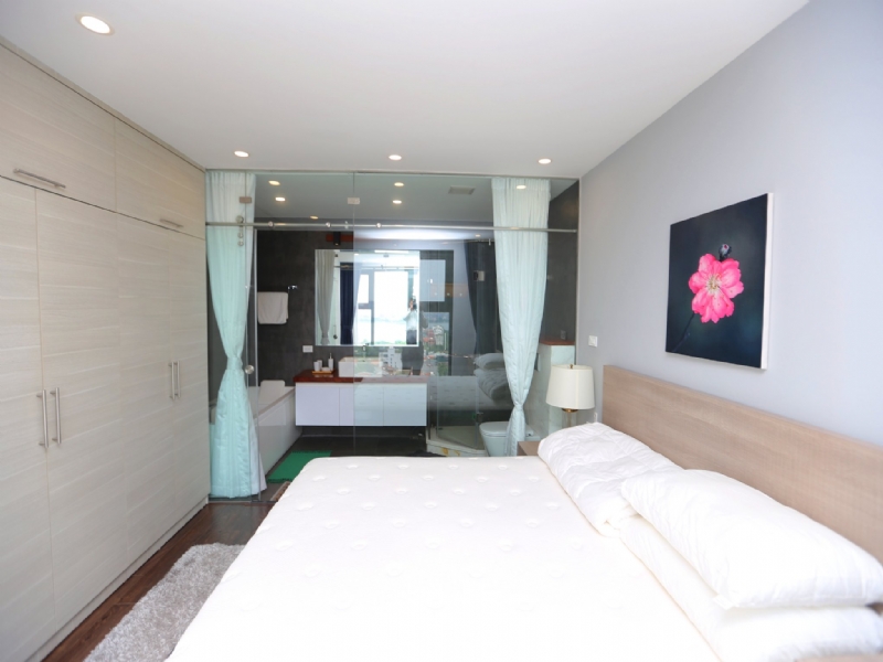 West lake view 02 bedroom apartment in D’Le Roi Soilei 59 Xuan Dieu street for rent 1