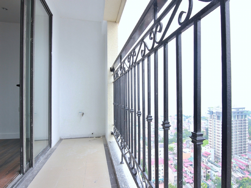 West lake view apartment with 4 bedrooms 03 bathrooms, located in D’Le Roi Soilei for rent. 1