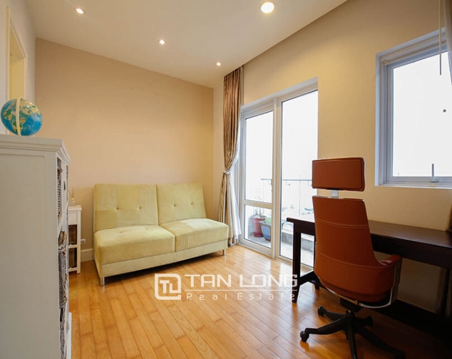 Whole lake view apartment for rent in Golden Westlake, 151 Thuy Khue street, Tay Ho distr 2