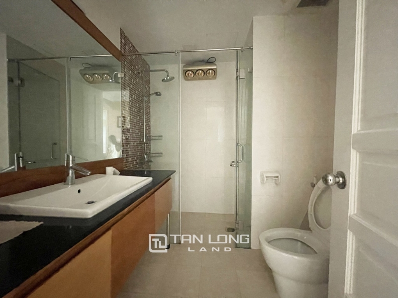 Wonderful 182SQM apartment with golf view in P2 Ciputra for rent 24