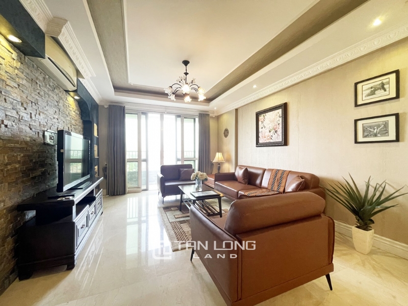 Wonderful 182SQM apartment with golf view in P2 Ciputra for rent 3