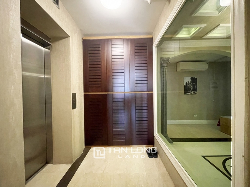 Wonderful 182SQM apartment with golf view in P2 Ciputra for rent 9